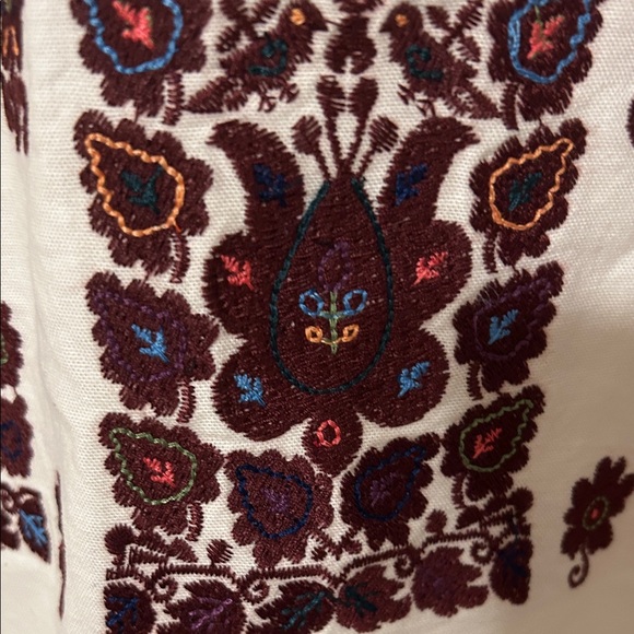 🐢Anthropology Tiny size M Agatha boho Embroidered White& Burgundy Women's Top - Picture 6 of 11